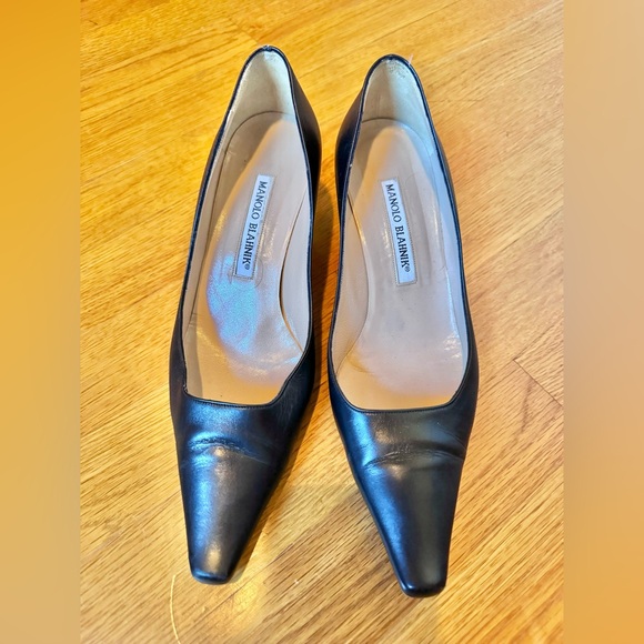 Manolo Blahnik used black kitten heel - Picture 1 of 4